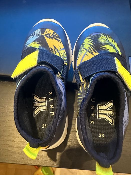 Кросівки дитячі нові