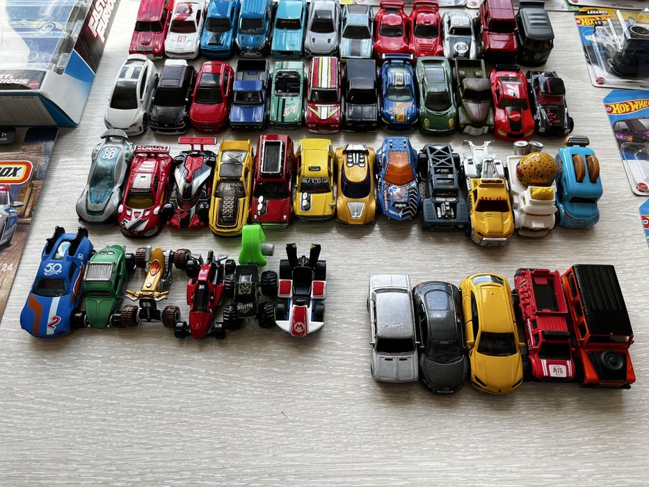 Машинки HotWheels,matchbox,військова техніка,танки,disney pixar,kinder