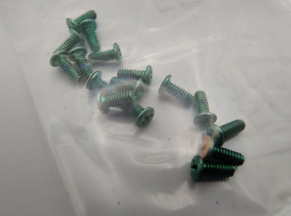 Xiaomi Redmi 10 śrubki