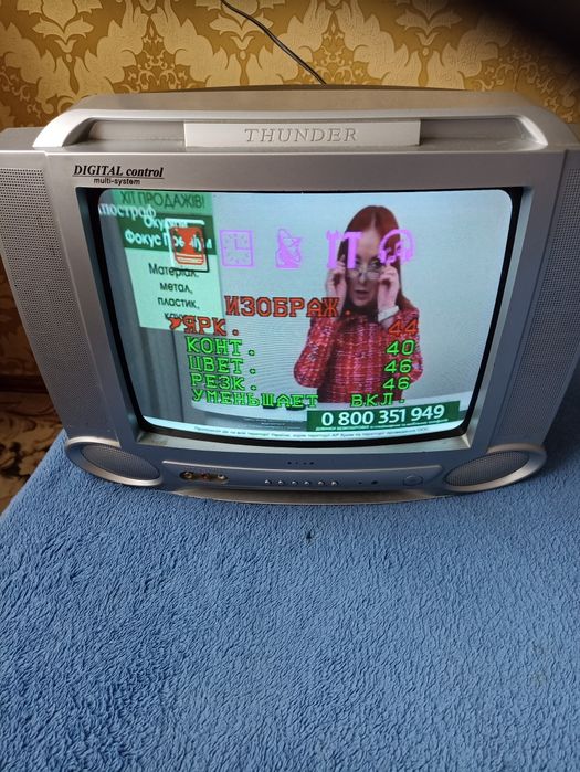 Телевізор кольоровий  Tnunger робочий плюс телевізор Самсунг на запчас