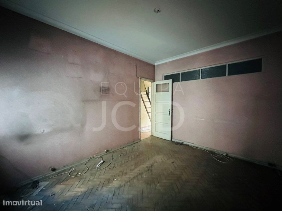 Apartamento T0+1 com Grande Terraço e Sótão - Avenidas Novas, Lisboa