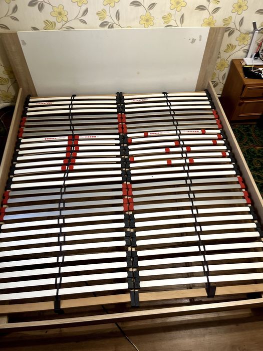 Ліжко двуспальне з ортопедичними матрацами