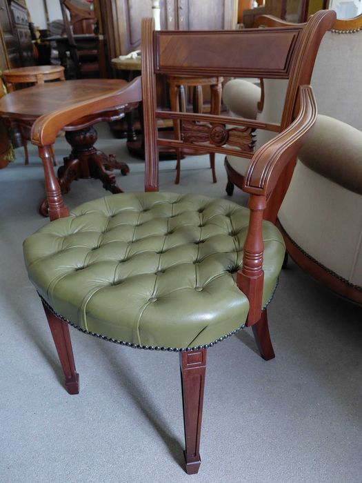 Stylowy gabinetowy fotel skóra
