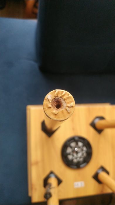 Inteligentny stolik bluetooth z głośnikiem i ładowaniem indukcyjnym