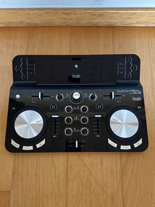 Controlador Hercules DJ Control Wave M3