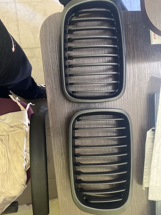 Решітка капота бмв е46 1998