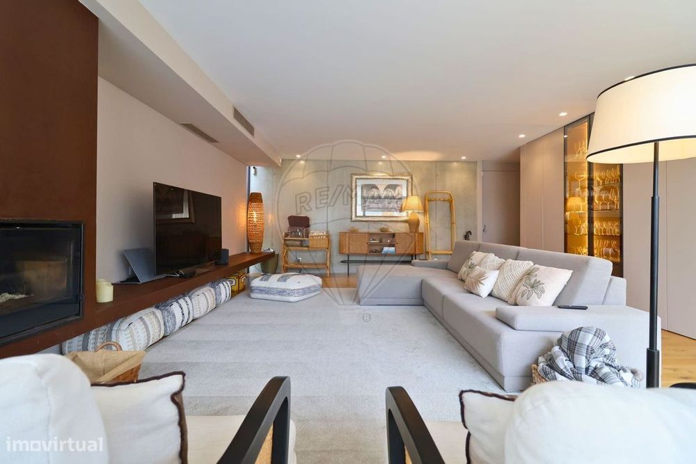 Moradia T4 de Luxo com Piscina em Ferreiros e Gondizalves, Braga