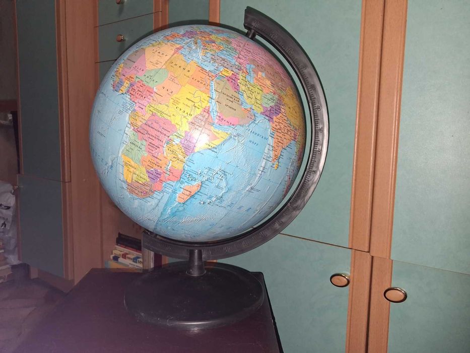 Глобус мира ученический диаметром 32 см.