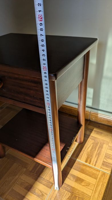 2 mesa de cabeceira em madeira