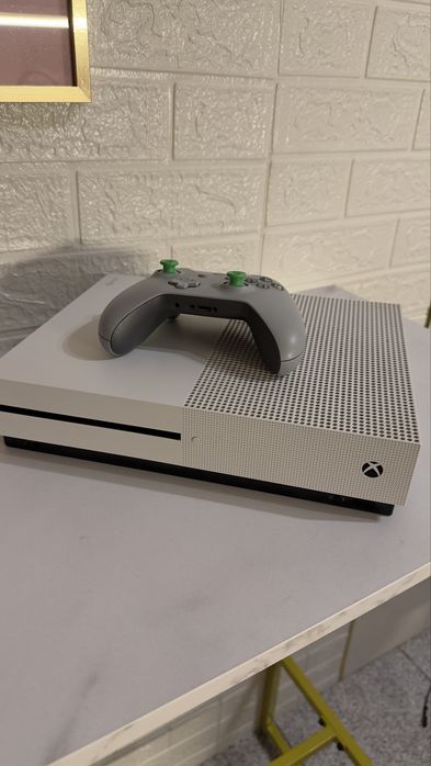 Xbox One S 500GB + Comando + Jogos Digitais