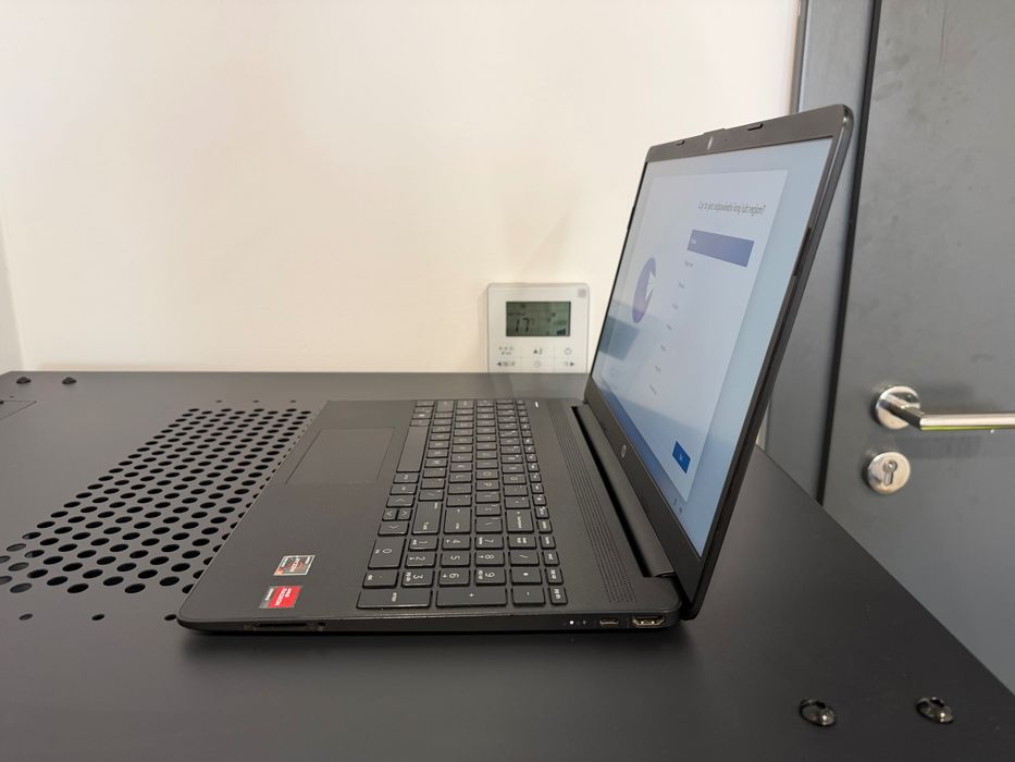 HP 15s, Ryzen 3 5300U, 8 GB RAM, 256 GB SSD, 15.6″ IPS