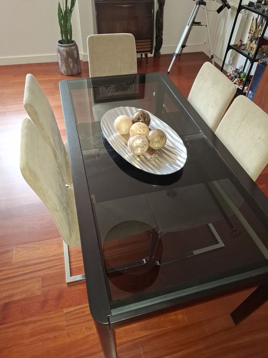 Mesa jantar em vidro e madeira