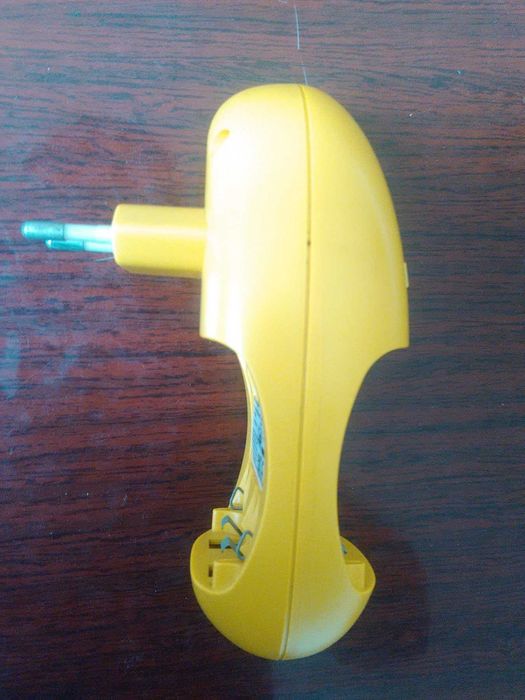 Зарядное устройство VARTA - для аккумуляторных батареек .