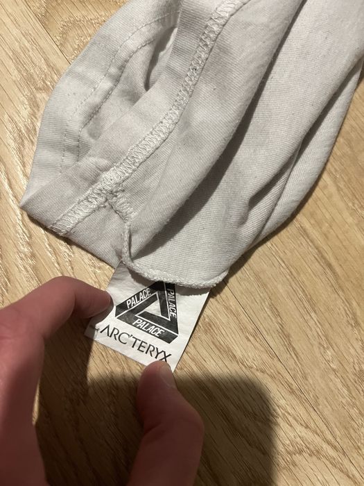 Palace x arc’teryx футболка