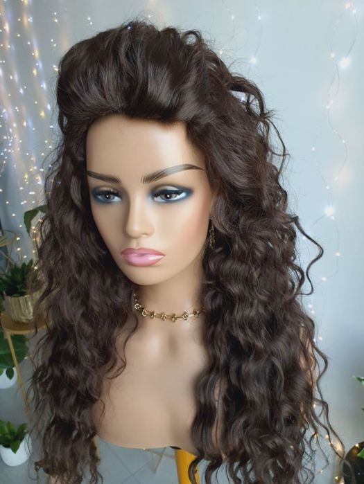 Długa lekka peruka fale loki naturalny brąz naturalna fryzura