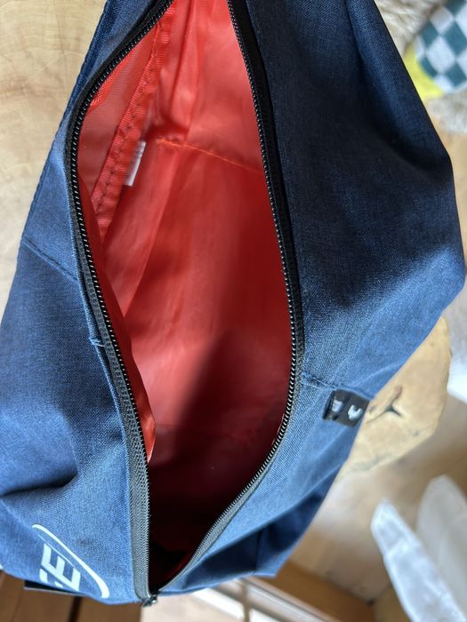 Nerka granatowa, pojemna. Stan idealny.