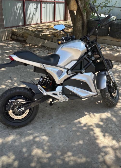 Мотоцкл Електро серого цвета