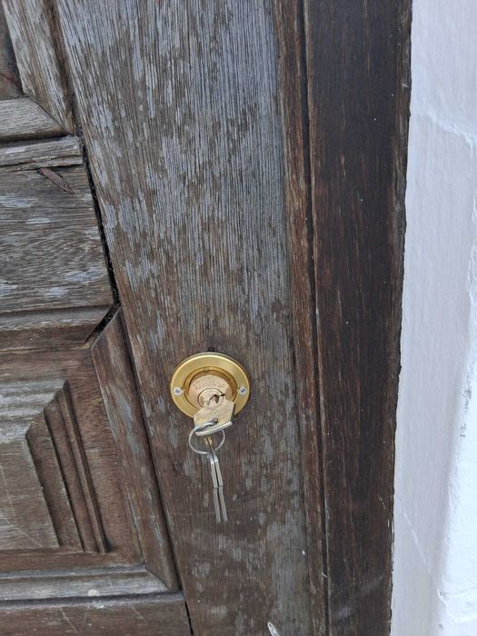 Arrenda se oficina autorizada com casa de habitação