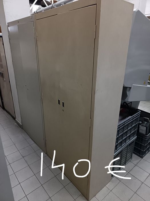 Armários metálicos