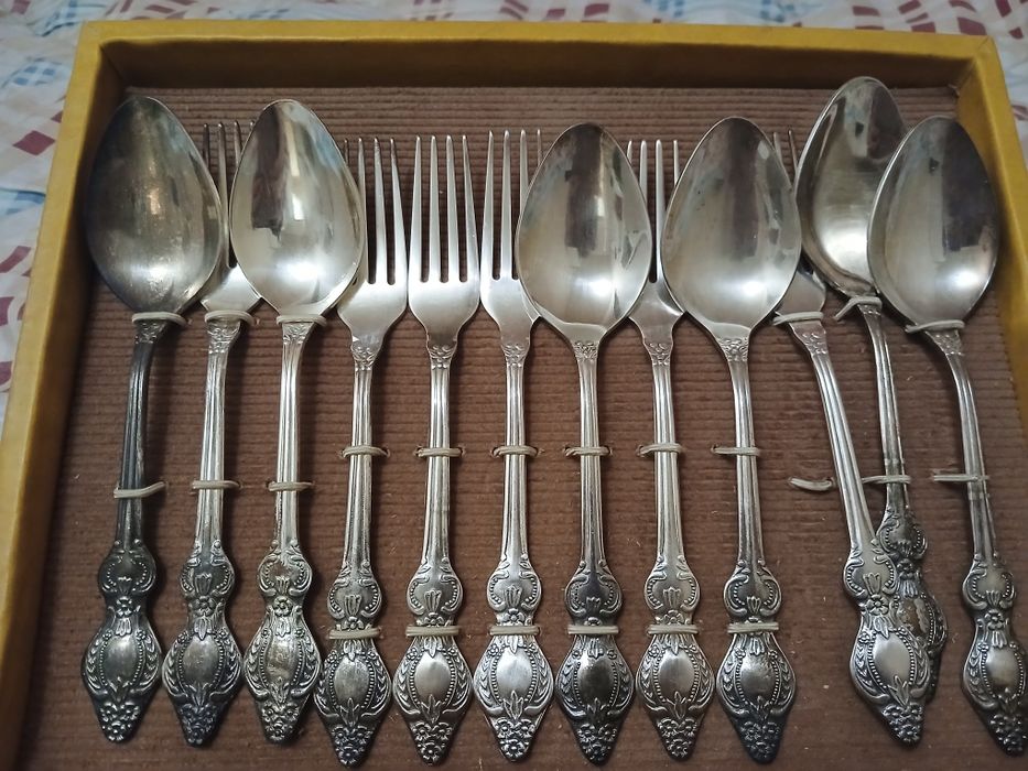 Продам столове срібло