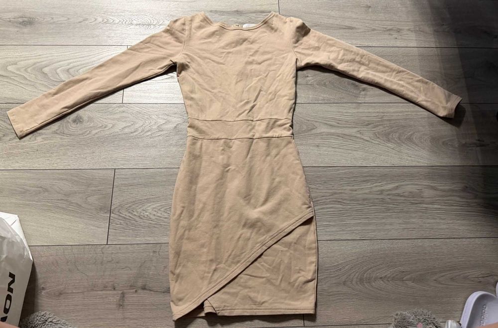 Beżowa sukienka "Cinamoon"