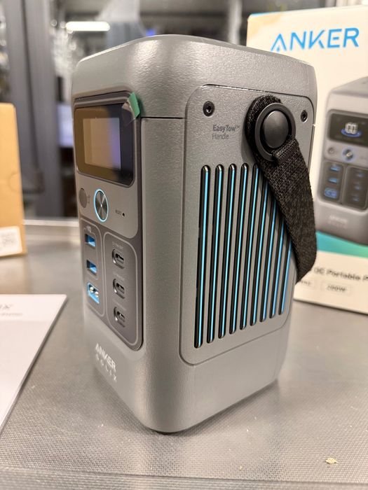 Зарядна станція Anker SOLIX C200 DC