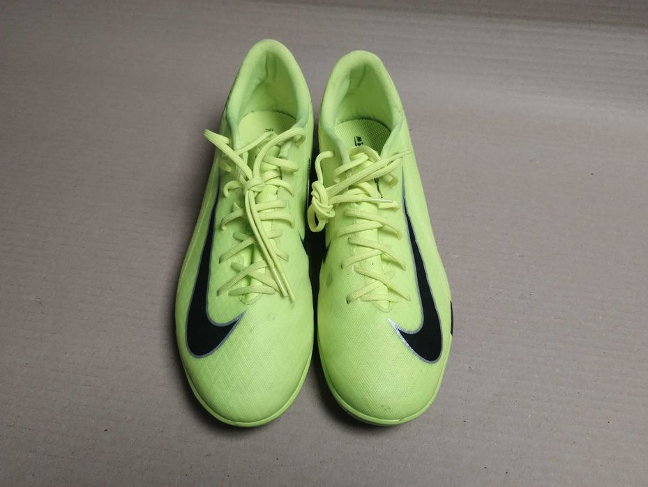 buty piłkarskie halówki nike 41/ 42,5