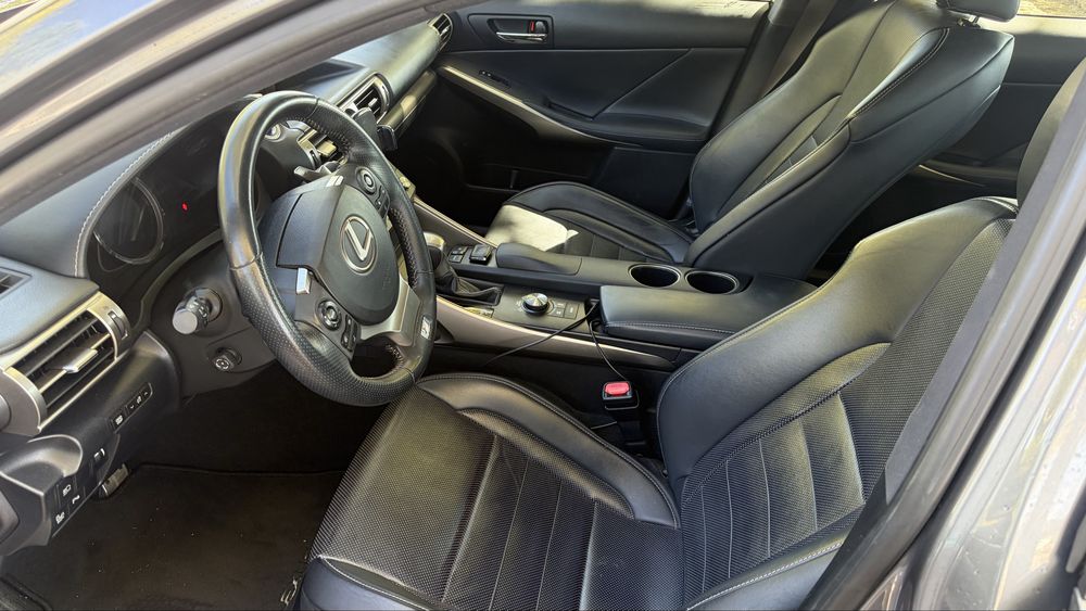 Lexus IS 300h F-Sport