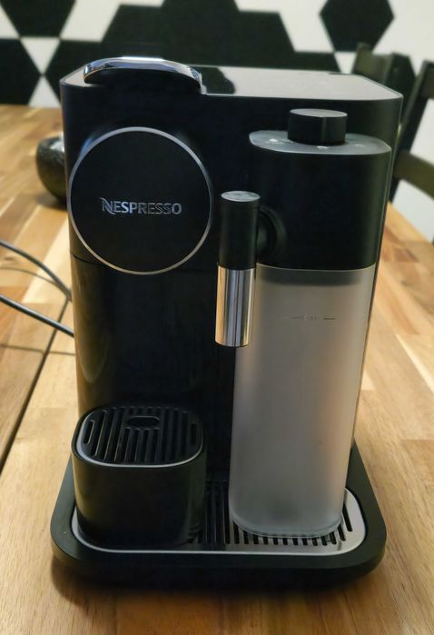 Maquina de café DeLonghi Gran Lattissima Sophisticated Darks