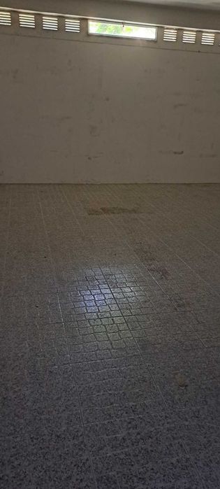Garagem no centro de Viana  (perto da ponte antiga)