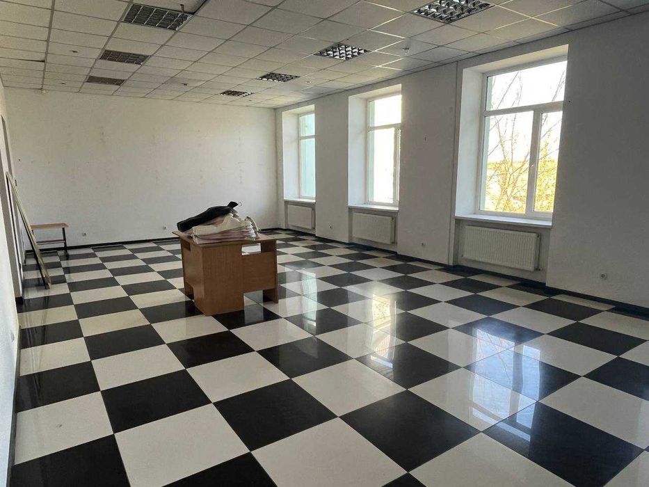 Оренда комерційного приміщення в центрі 67м кв. під магазин, салон, оф