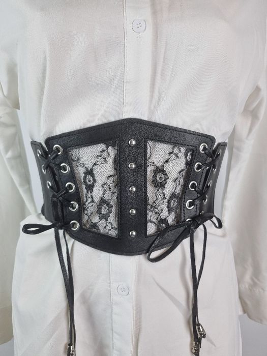 Czarny pas gorsetowy na gumie wiązany regulowany