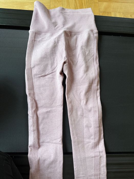 Jasnoróżowe legginsy fitness sportowe damskie S push up NOWE