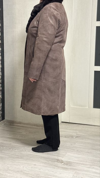 Жіноче натуральне шкіряне ( утеплене) демисезонне пальто. Розмір 52.