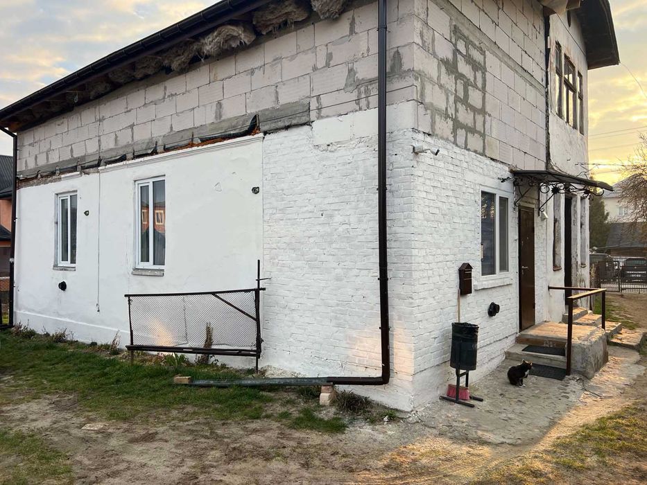 Продаж 2 кім. квартири з мансардою у с. Зимна Вода