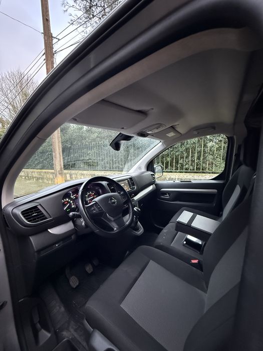 Opel Vivaro 2.0 de ano 2022 Longa tem 100 mil km
