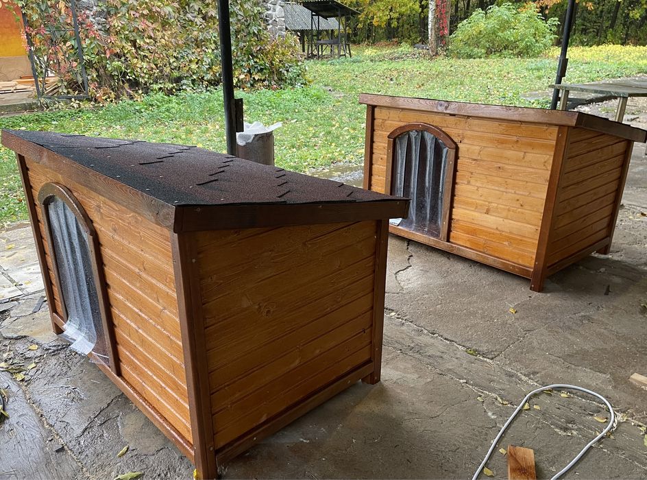 Утеплена будка для собачки середніх та великих розмірів.