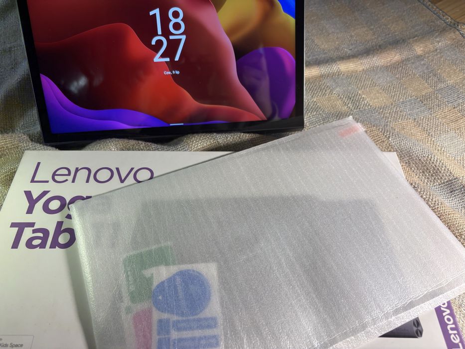 Tablet Lenovo Yoga Tab 11 w bardzo dobrym stanie.