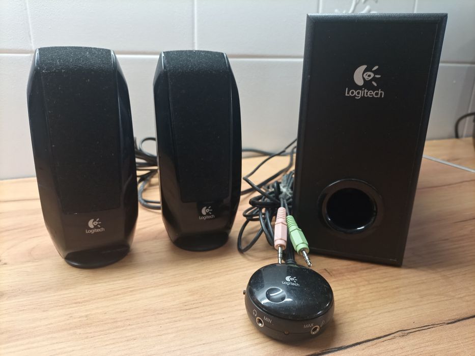 Zestaw Glosnikow Logitech 2.1 S-220 Subwoofer Satelity