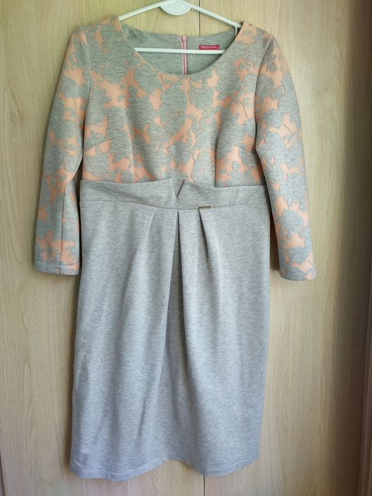 Szara pudrowo różowa sukienka ciążowa z koronką Happymum rozmiar S