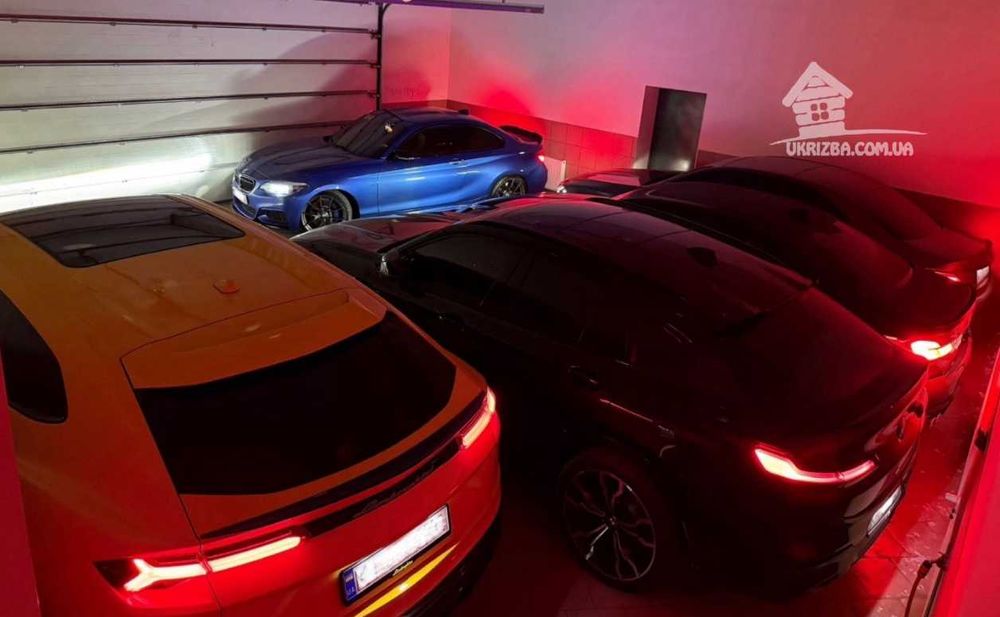 Центр. Будинок VIP-рівня. Більярд,караоке,теніс,аерохокей. До 25 осіб.