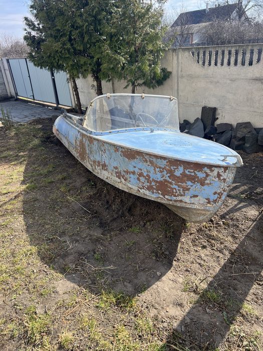 Моторний човен алюмінієвий.