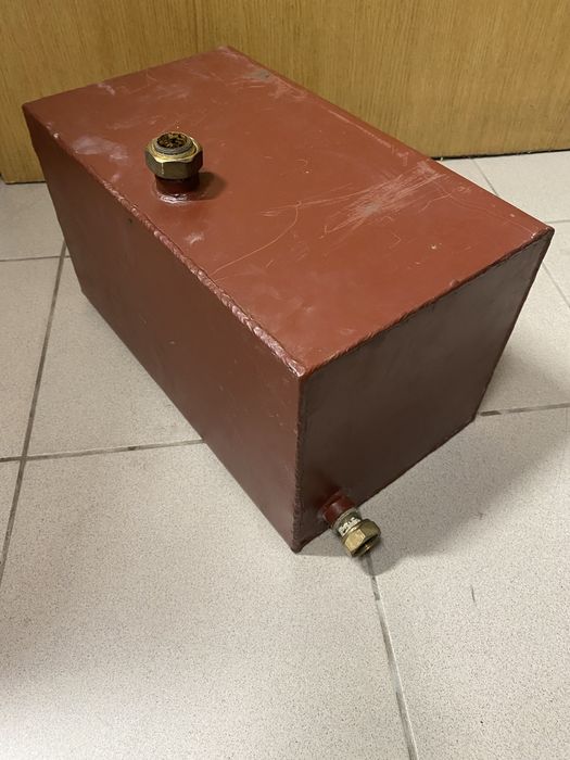 Zbiornik  do   hydrauliki  naczynie  przelewowe 22 litry