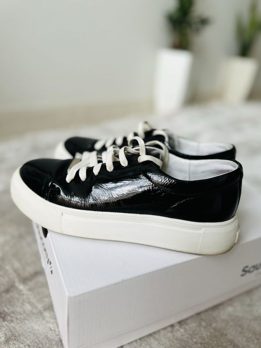 Кросівки лакові 36