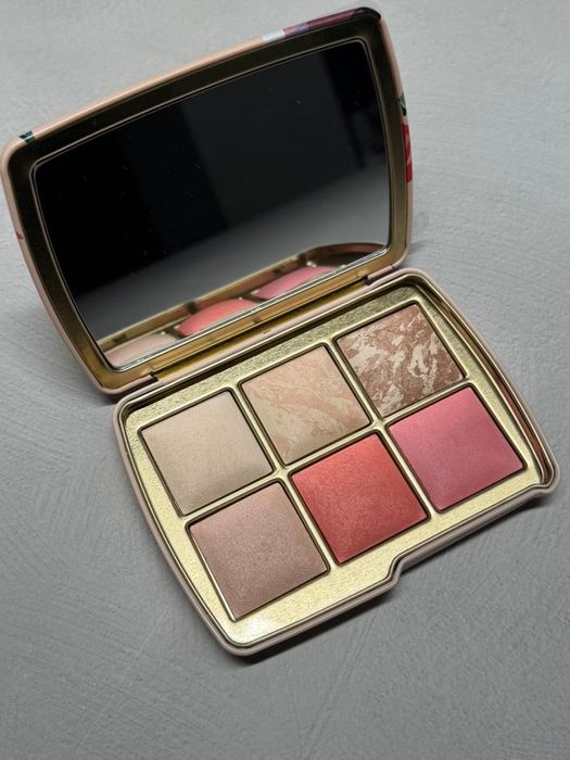 Палетки Hourglass Ambient Lighting Unlocked Holiday 2025 лисиця і олен