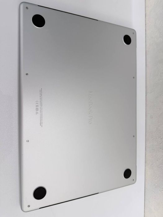 MacBook Pro 14 512gb M1 як новий