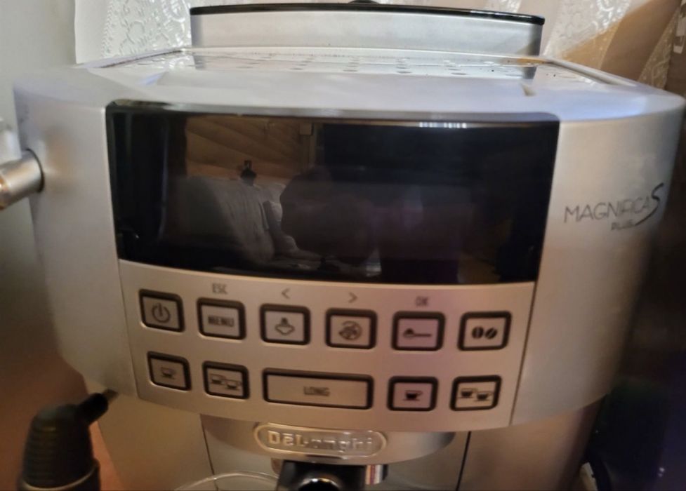 Кавомашина кавоварка DeLonghi Magnifica S Plus ESAM 22.323 з домашнього використання