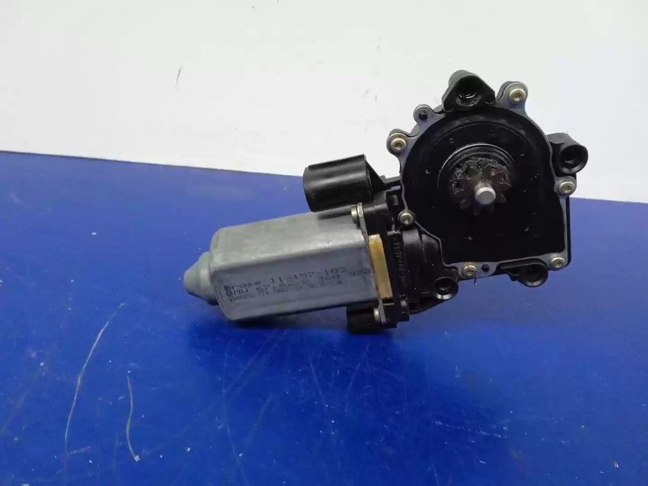 MOTOR ELEVADOR DE VIDRO FRONTAL DIREITO BMW 3 COMPACT 1995 -113157103