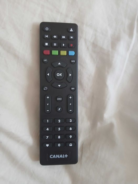 Nowe piloty Uniwersalny Logitech Harmony 300 oraz oryginalny CANAL+ DSB4300 do dekodera TVBOX+