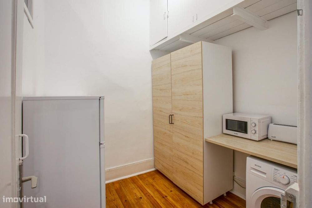 Quarto - localizado em Santos Lisbon